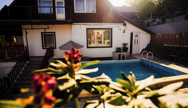 Cozy villa with all the perfect touches for a relaxing trip.