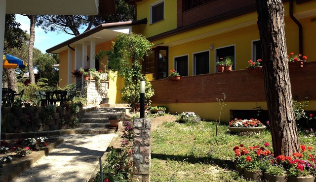 Cozy villa with large garden near the beach