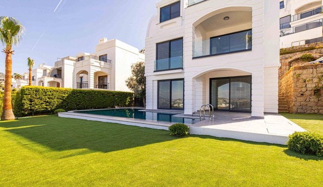 Cozy Villa with Private Pool and Luxuriest Views
