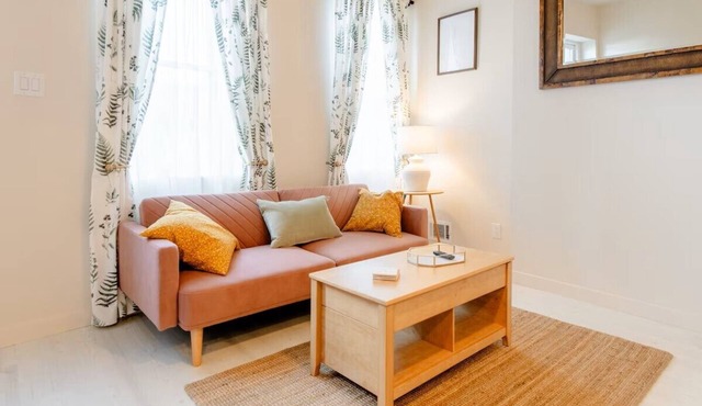 Cozy, walkable 1-bedroom apartment in Pittsburgh with WiFi, AC