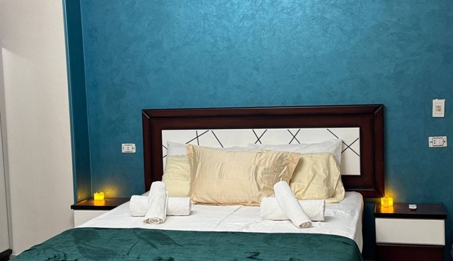 Cozy3-bedroom in perfect apartment view of Pyramids ofGiza Governorate with AC