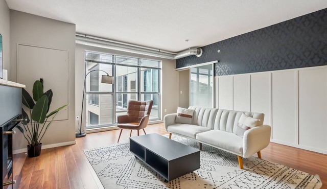CozySuites 2BR Mill District with pool, gym # 01