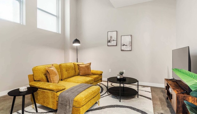 CozySuites at Textile Modern 1BR #04