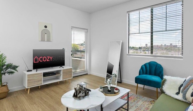 CozySuites Glendale by the stadium w/pool! 08