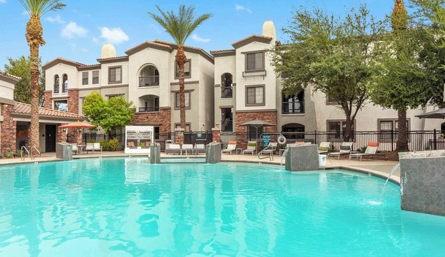 CozySuites Glendale by the stadium with pool! 31