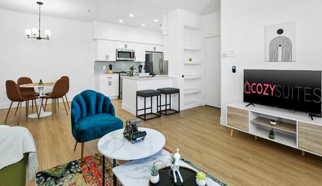 CozySuites Glendale by the stadium with pool 05