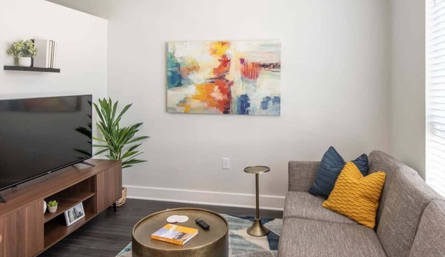 Cozysuites l Upscale 1BR in Downtown Cincinnati