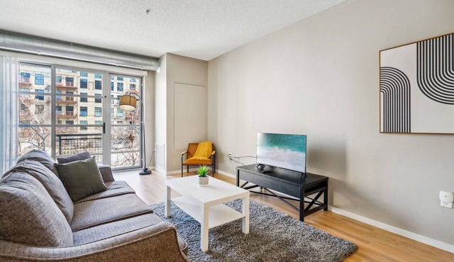 CozySuites Mill District with pool, gym #11