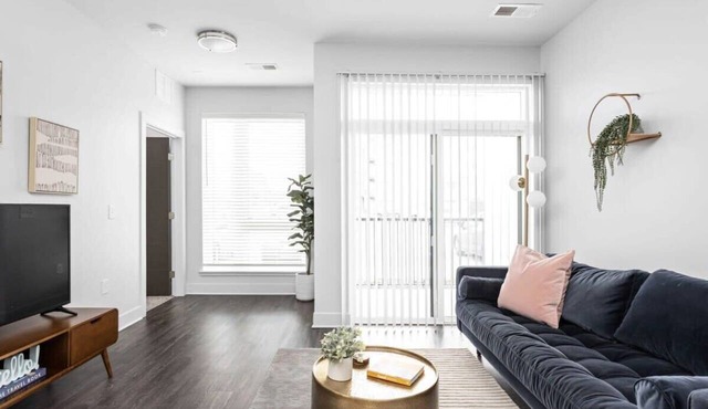 CozySuites Nora 2BR near Fashion Mall