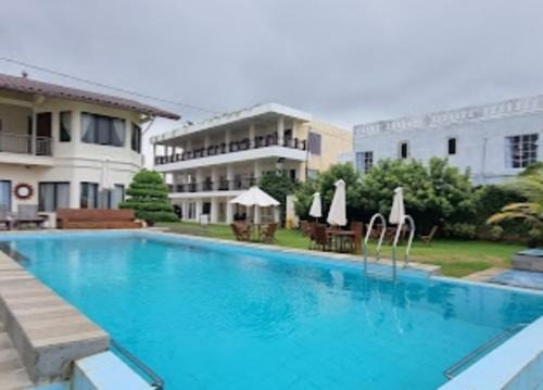 Cozzy Seaview Beach Resort
