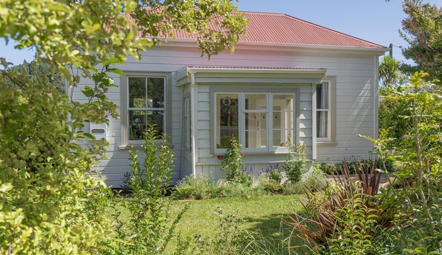 Crabapple Cottage - Coromandel Town Holiday Home