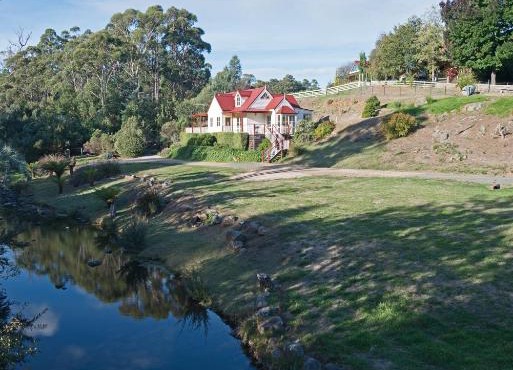 CRABTREE RIVERFRONT COTTAGES 2 cottages EMILY & ELIZA COTTAGES Beautiful riverfront peaceful location RELAX & ENJOY
