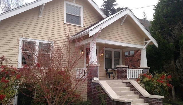 Craftsman-style 3BR 1BA Classic in N Green Lake + Opt Studio Cottage