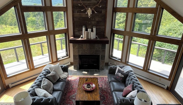 Crazy spacious hillside ski chalet! WOW-views and expansive wraparound deck!