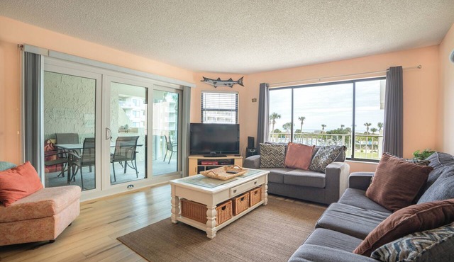 CRC 3201 - Retro Condo with Ocean View