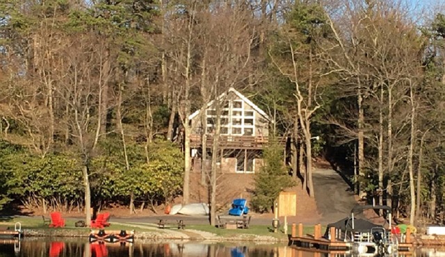 CREATE MEMORIES & RELAX AT THE BEAUTIFUL LAKE ESCAPE AT LAKE HARMONY !