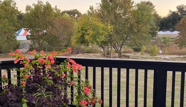Creek Cabin in Salado - walk to everything Salado has to offer!