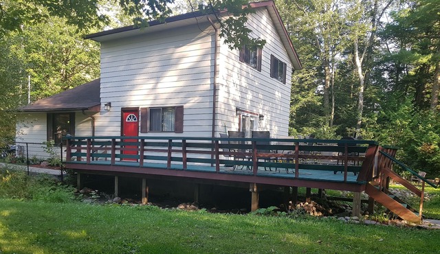 Creek Chalet at Balm Beach with Hot Tub & Sauna