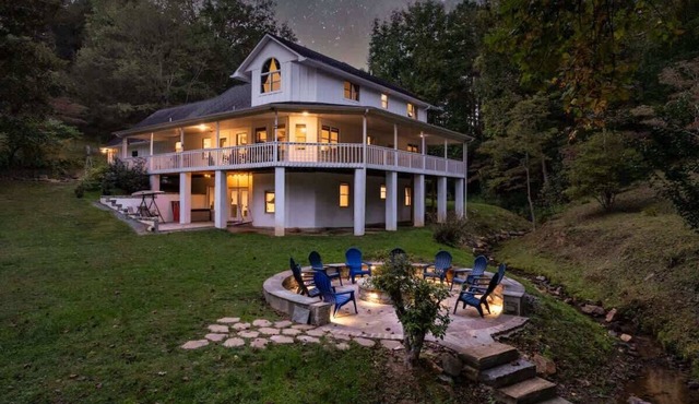 Creekfront 30-Acre Retreat Hot Tub & Firepit