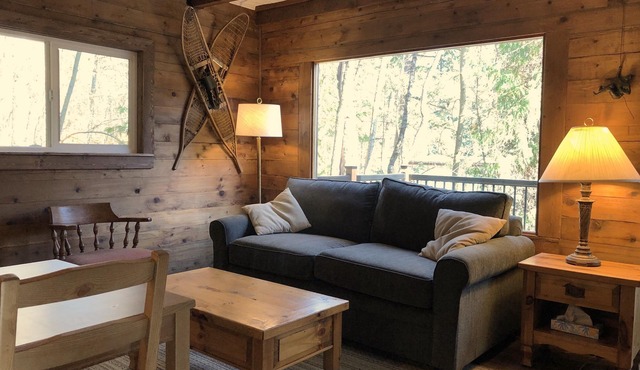 Creekside Cabin - 2 minute walk to the beach. See calendar for available dates.