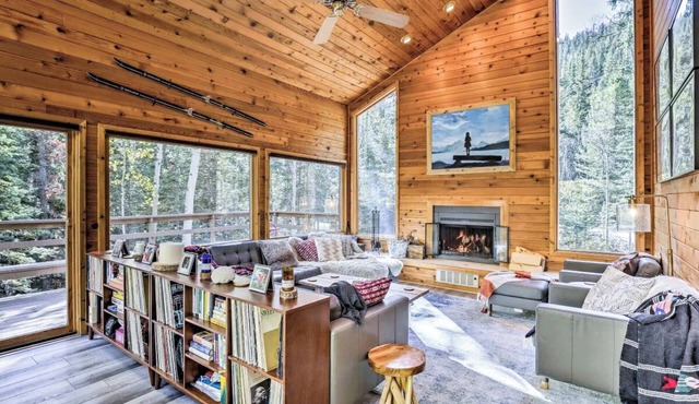 Creekside Cabin: Mountain Views, Fireplace & Sauna