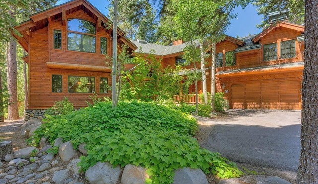 Creekside Comfort: Modern Mountain Retreat Near Alpine Meadows & Sunnyside Beach
