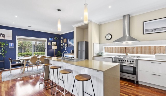 Creekside Curlewis- Family holiday house for 12. Wineries, Beaches, Parks