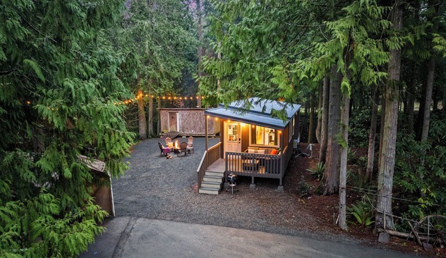 Creekside Escape a Cabin With Hot Tub