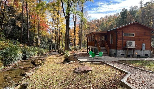 Creekside Log Cabin in Pisgah Forest