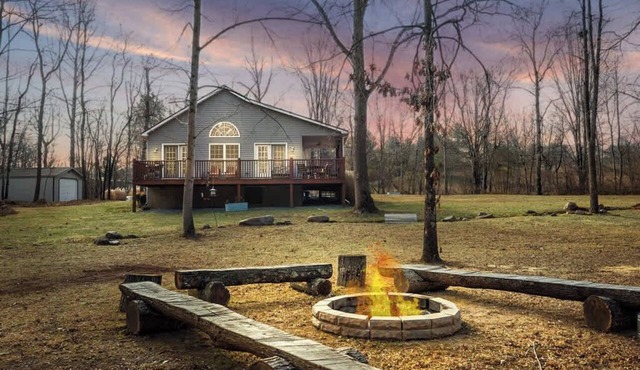 Creekside Mariposa Cottage · Hot Tub & Fire Pit