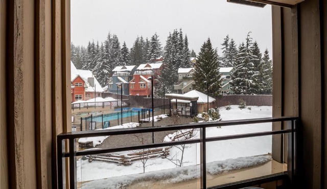 Creekside Slopeside 1BR with pool, hot tub, BBQ