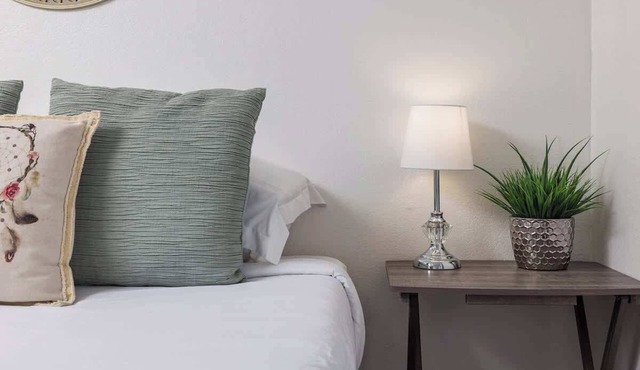 Creekside Two-Bedroom Apartment Near Airport