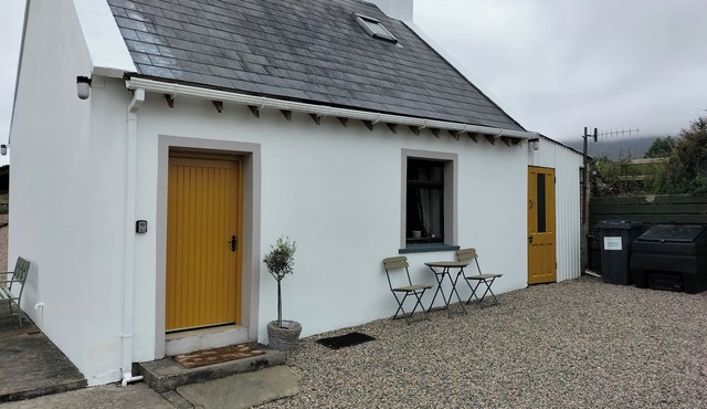Creeslough 2-Bed Cottage, Sleeps 4 & Pet Friendly