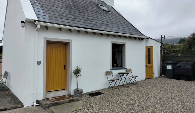 Creeslough - 2 Bed Cottage - Pet Friendly - Garden