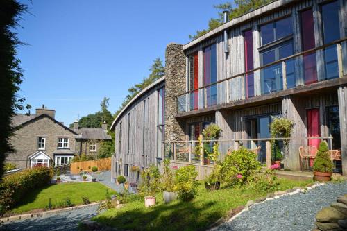 Crescent House