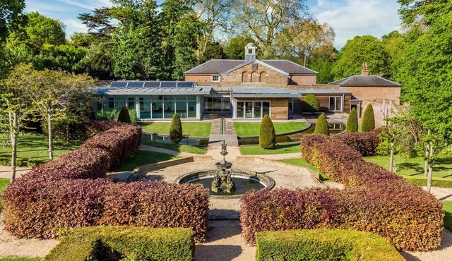 Crescent Mansion - Seven Bedroom Villa, Sleeps 16