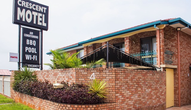 Crescent Motel