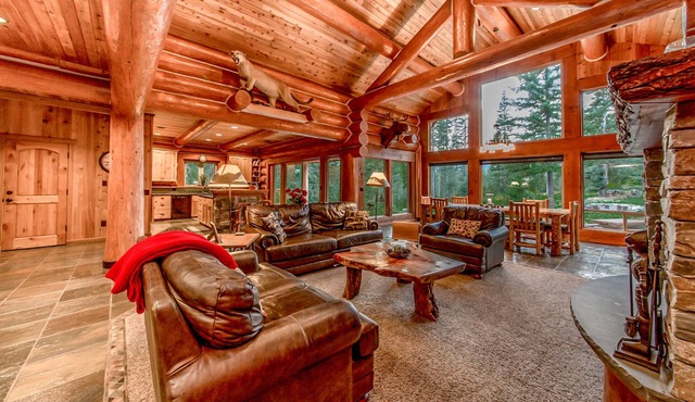 Crest Lodge - 3,700sf Log Home with 5 bedrooms + Sleeps 15-17