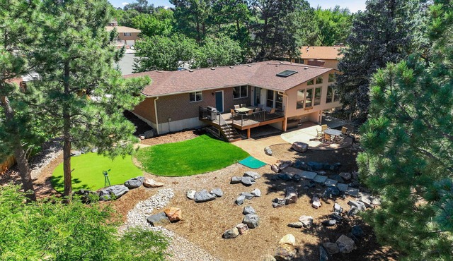 Crestgate Den! Patio, Games, Frisbee Golf & Views!