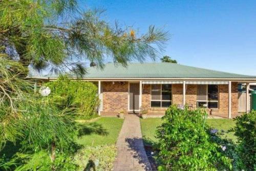 Crestmead Cottage
