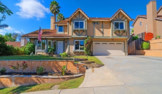 Crestview Oceanside 4 BR Retreat with Private Yard