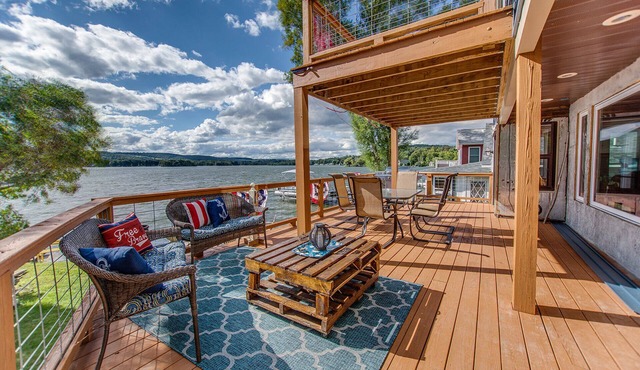 Croft Cove: laid back home on Lamoka Lake with private lakefront