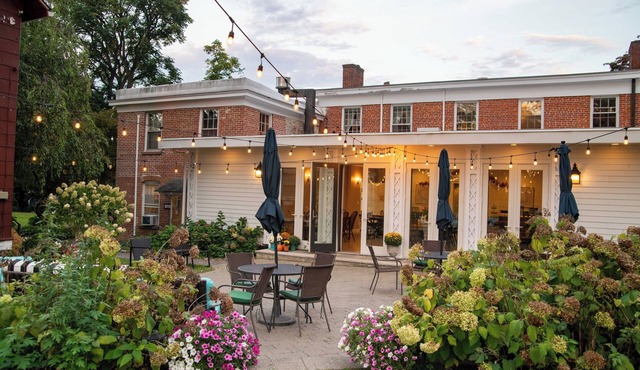 Cromwell Manor Inn