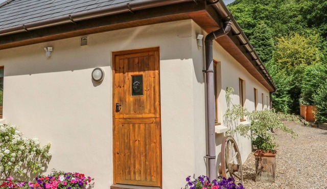 CROSS SYKE BARN, family friendly, with open fire in Barnstaple