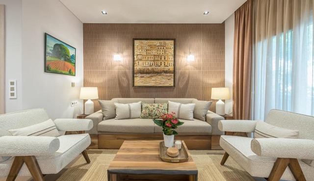 Crown Design Apt - Acropolis