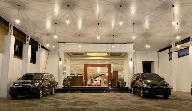 Crown Hotel
