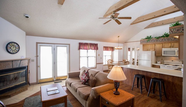 Crown Resorts Lake Tansi West 2 Bedroom, 2 Bathroom Condo w/1 King, 2 Full Beds