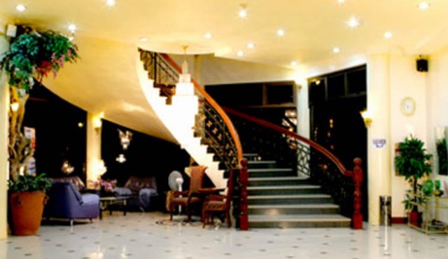 Crown Royale Hotel