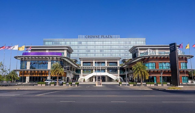 Crowne Plaza Phnom Penh by IHG 金边皇冠假日酒店 Former VM Hotel