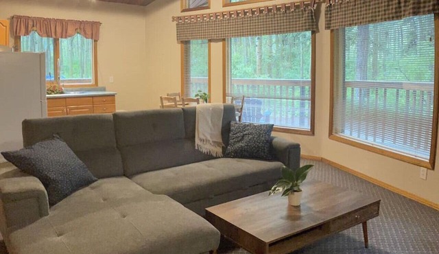 Crowsnest River Chalet - Eagle